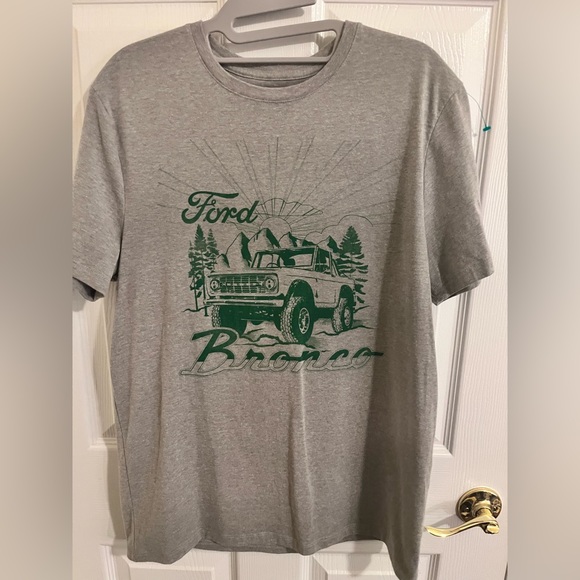 Ford Motor Company Ford Bronco Graphic Print Short Sleeve T-Shirt. Med. - Picture 4 of 12